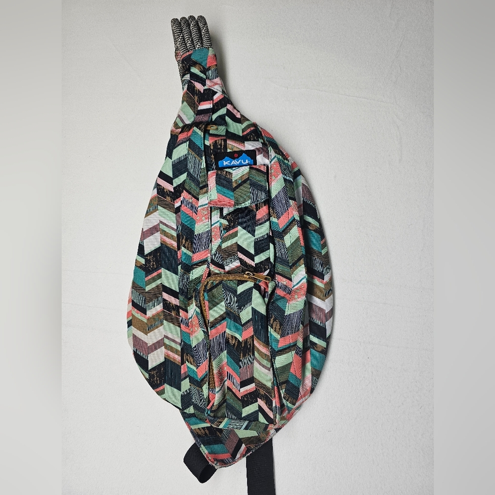 KAVU Rope Sling Bag Chevron Geometric Pattern‎ Outdoor Backpack